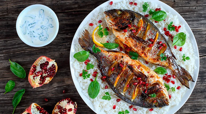 Запеченная дорадо с гранатом