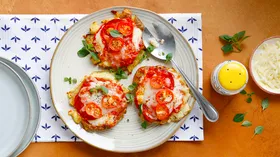 Рецепты с соусами, сыром Моцарелла и черри