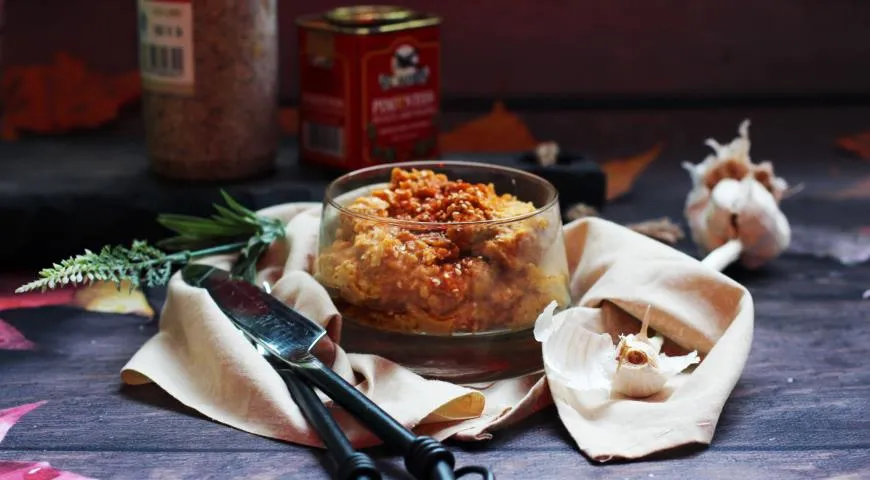 Нутовый паштет с печеным чесноком