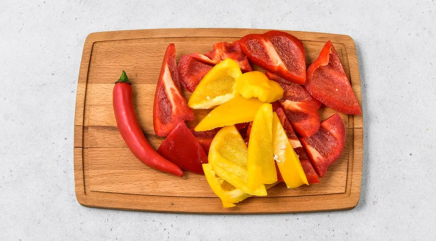 Шурпа в казане на костре