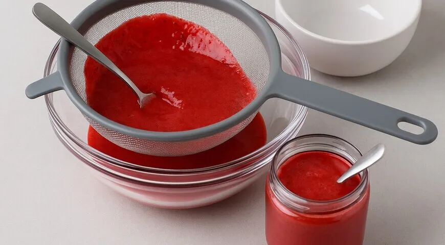 Клубника, перетертая с сахаром на зиму