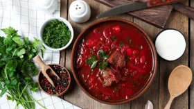 Мясо для борща: какое выбрать, можно ли смешивать и сколько варить бульон