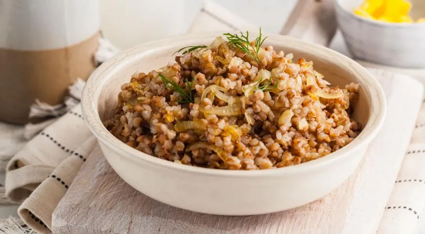 Гречка на гарнир с маслом и луком