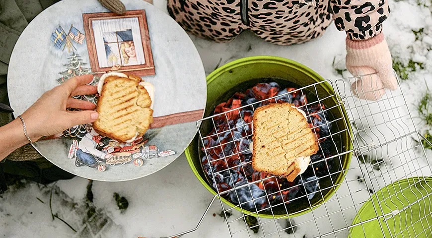 Кекс на гриле с маршмеллоу и шоколадом