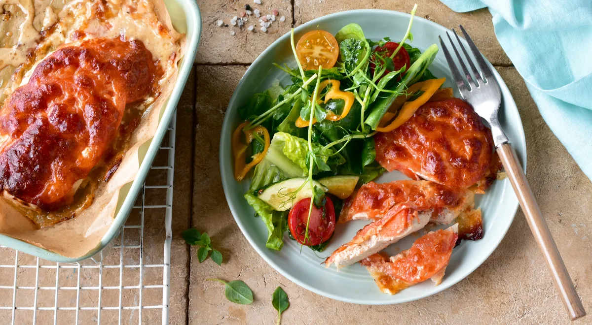 Рецепт курицы, запеченной с помидорами и сыром в духовке