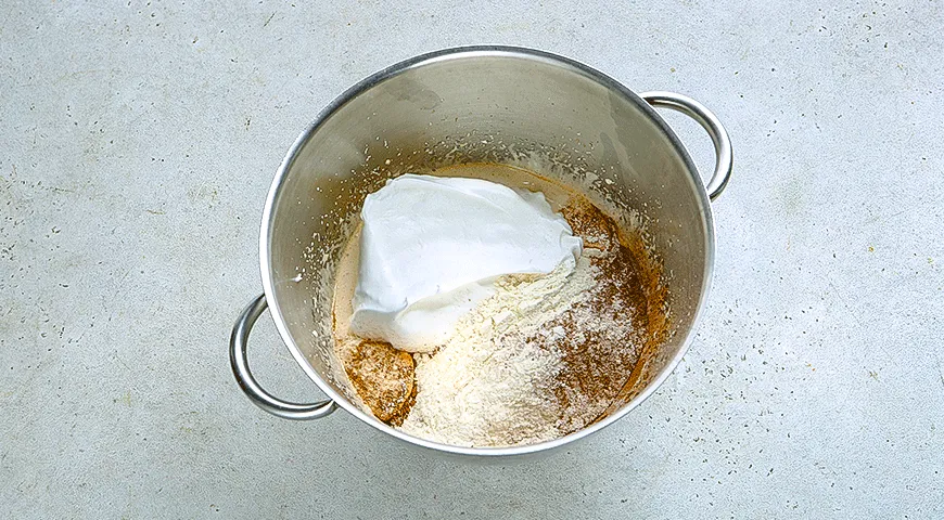 Шоколадное полено с фундуком