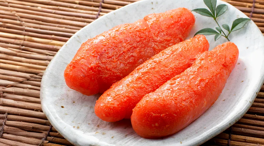  В Японии маринованная икра (ментайко) — традиционный компонент для роллов, онигири, паст, соусов и заправок