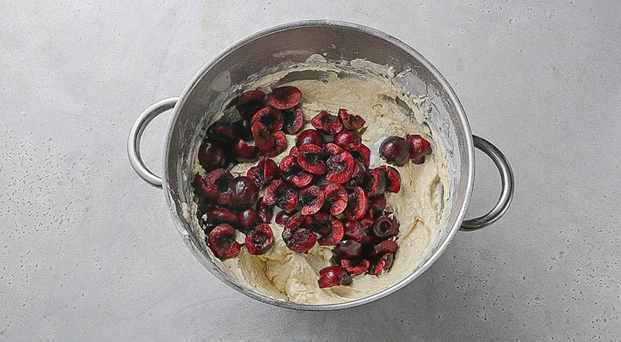 Ванильный торт с черешней