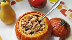 Запечённая тыква с рисом и грибами