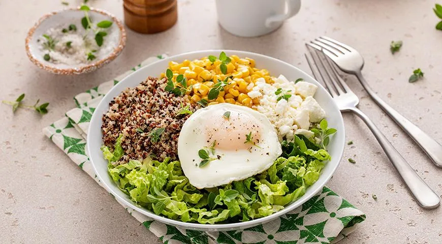 Завтрак должен быть сбалансированным и содержать белки, жиры и клетчаку в оптимальной пропорции