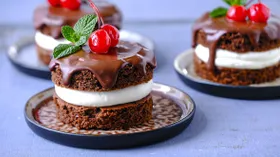 Рецепты с мукой пшеничной, сырами и вишней