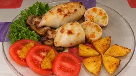 Фаршированный кальмар с рисом и овощами