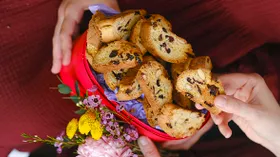 Апельсиновые бискотти с миндалем и клюквой