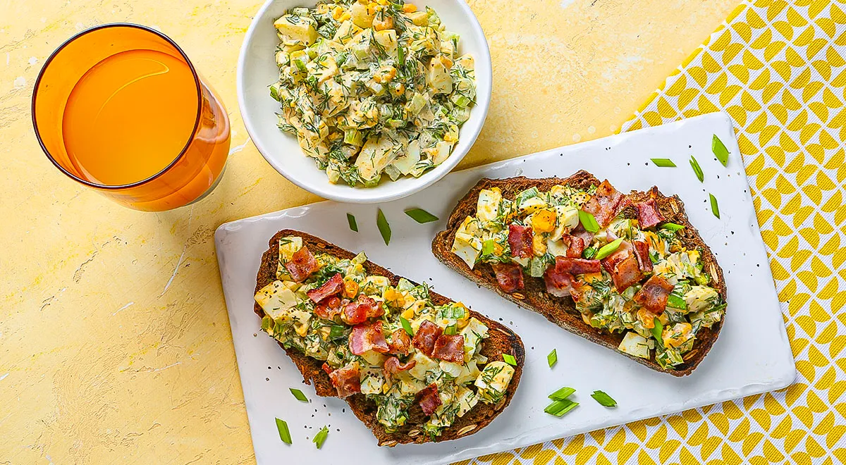 Ржаной тост с яичным салатом