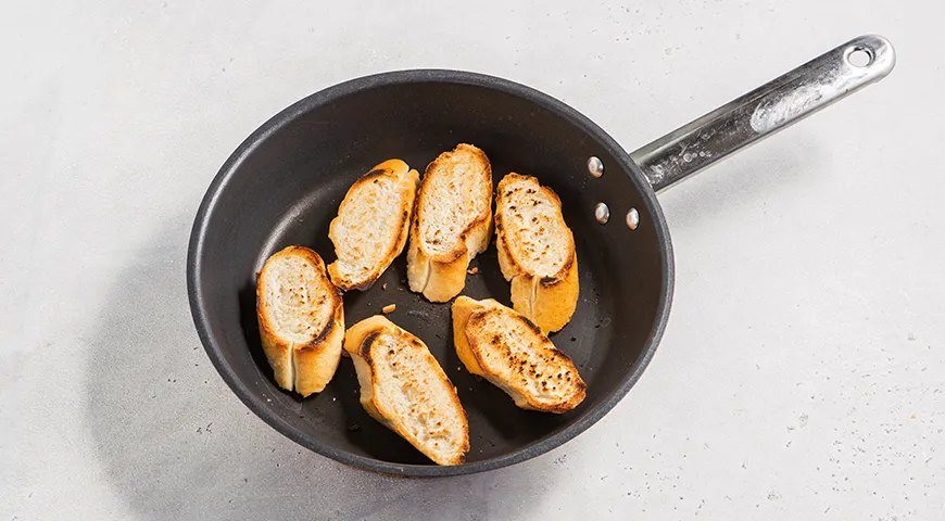 Бутерброды с киви, плавленым сыром и чесноком