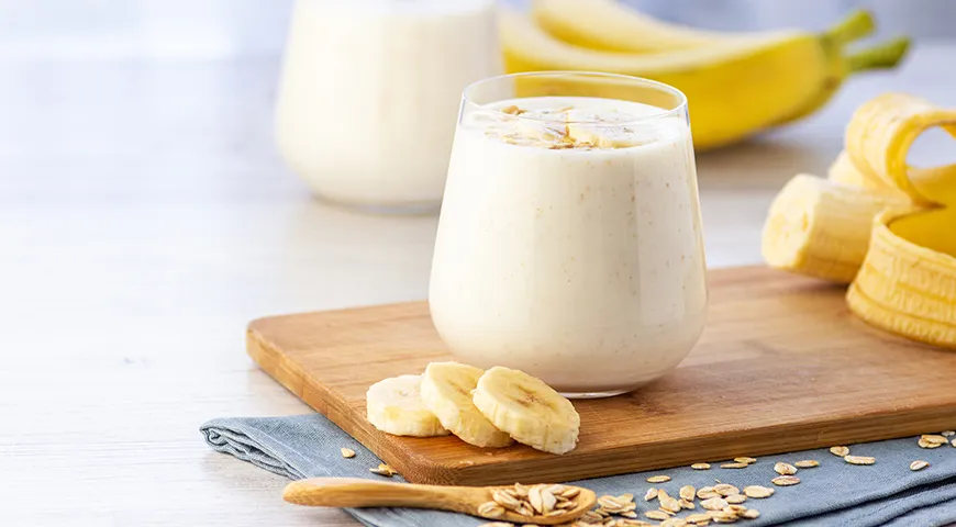 Смузи на основе растительного молока с бананом – идеальная замена завтраку