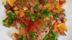 Утка запеченная с яблоками и апельсинами