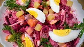 Салат с сельдью, свёклой и сыром