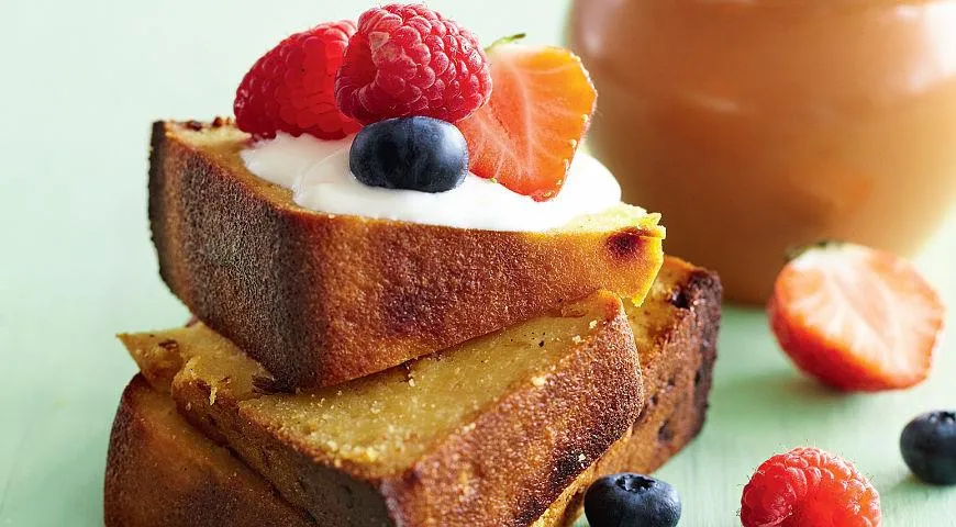 Рецепт быстрого кукурузного хлеба с кленовым сиропом и чеддером