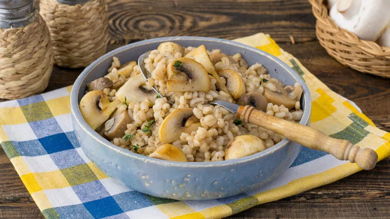 Рецепт перловки с грибами и зеленым горошком с фото пошагово на Вкусном Блоге