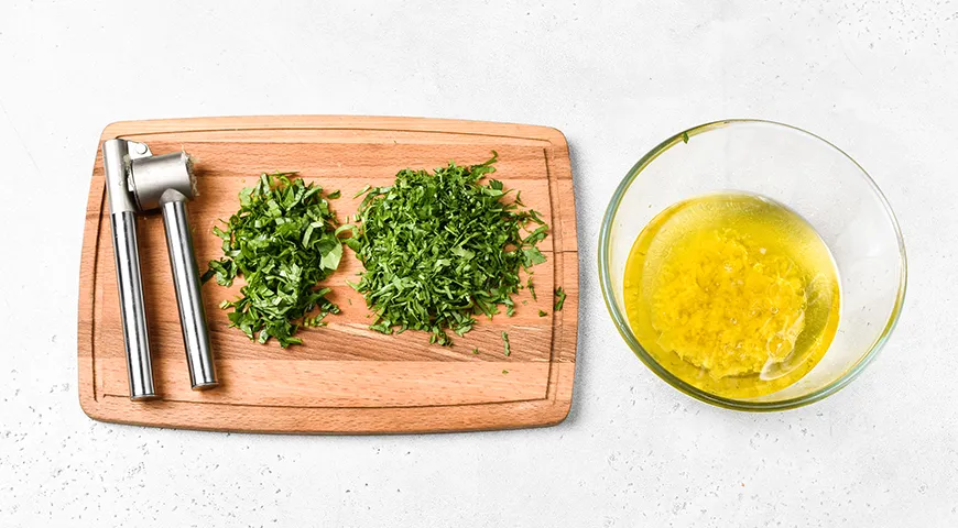 Запеченные перцы, маринованные с чесноком