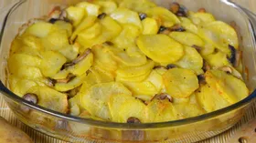 Постный картофель с шампиньонами в духовке