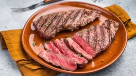 Сочное мясо на сухой сковороде – как его приготовить