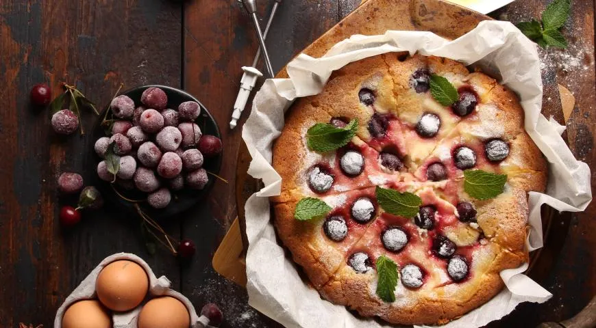 Творожный пирог с вишней в духовке