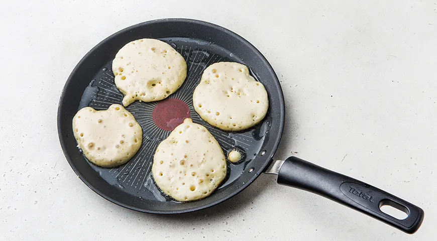 Оладьи на сметане с яблоками