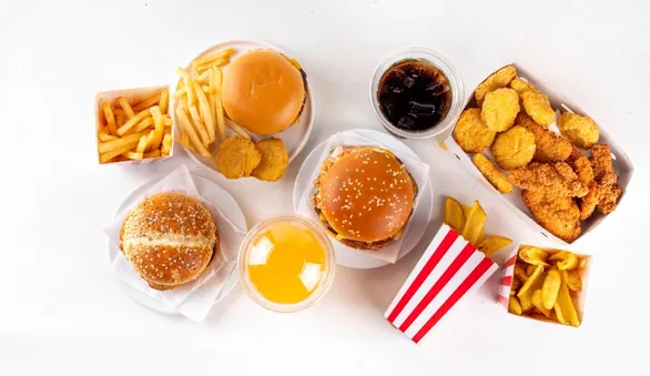 Названы 7 ловушек в меню фастфуда, которые незаметно добавят калорий