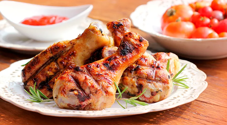 Куриные голени можно жарить на сковороде или на гриле