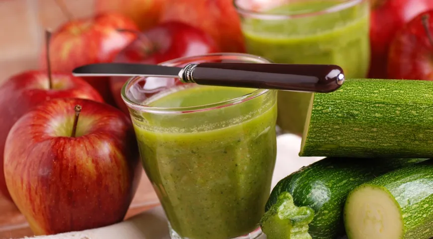 Кабачковый сок можно смешивать с другими овощными и фруктовыми соками, например с яблочным