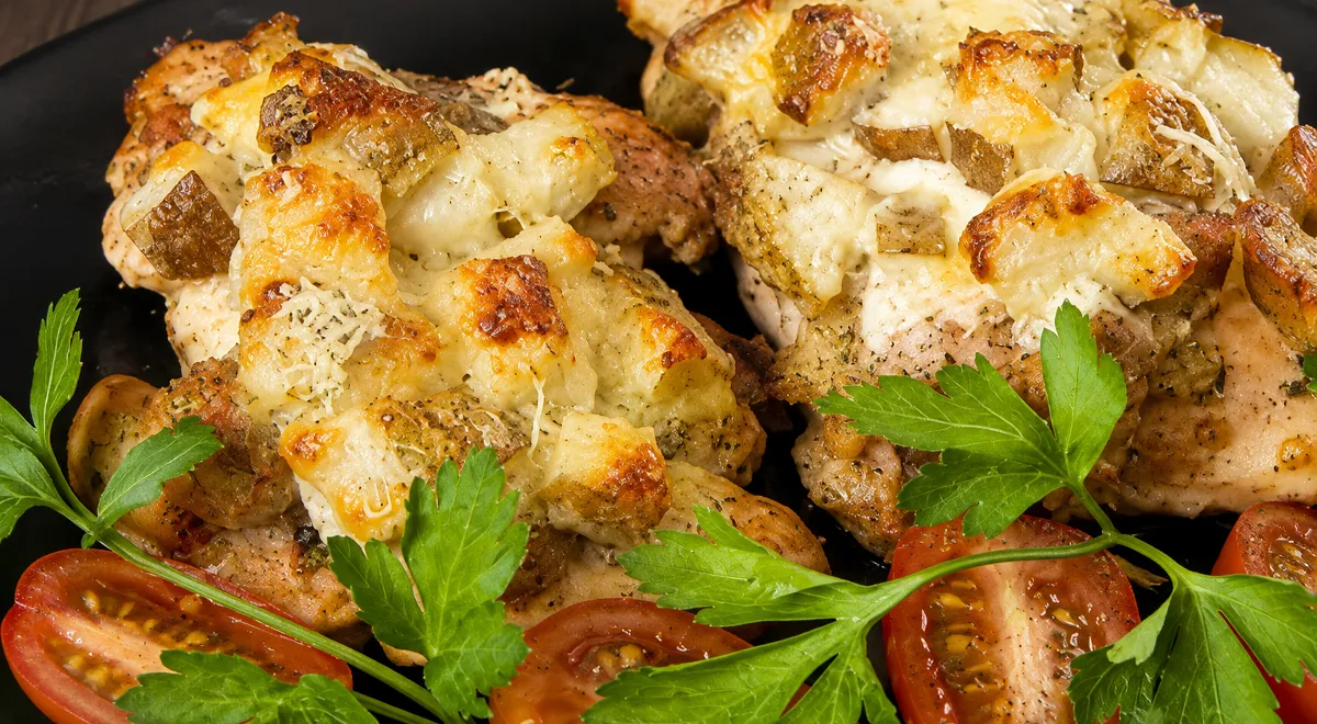 Филе курицы, запеченное с грушами и сыром