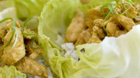 Куриный салат с рисом и карри