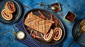 Бисквитный рулет с вареньем