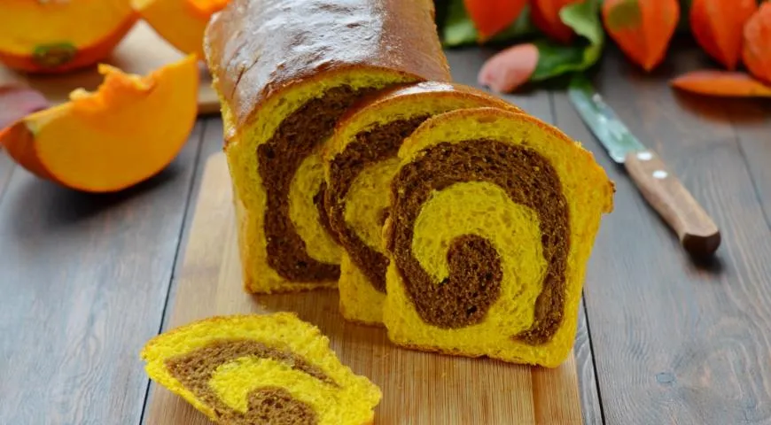 Тыквенно-шоколадный хлеб из дрожжевого теста