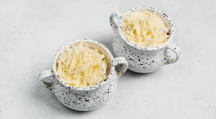 Грибы с картошкой в горшочках в духовке