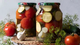 Маринованные кабачки с помидорами