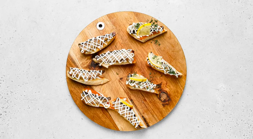 Бутерброды со шпротами и лимоном