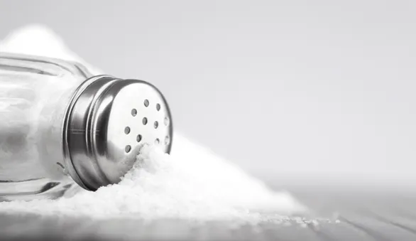 Как понять, что организм предупреждает о чрезмерном потреблении соли, – мнение диетолога