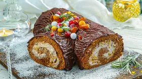 Шоколадное полено с фундуком