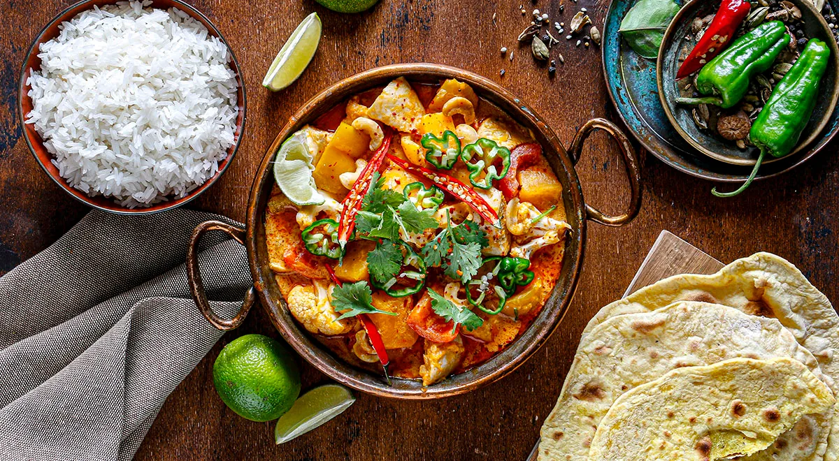 Карри из курицы с тыквой, цветной капустой и перцем