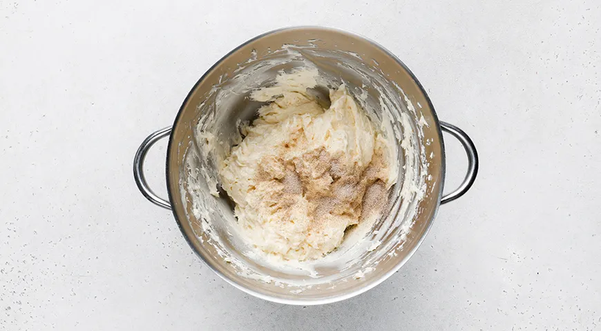 Торт «Наполеон» из слоеного дрожжевого теста