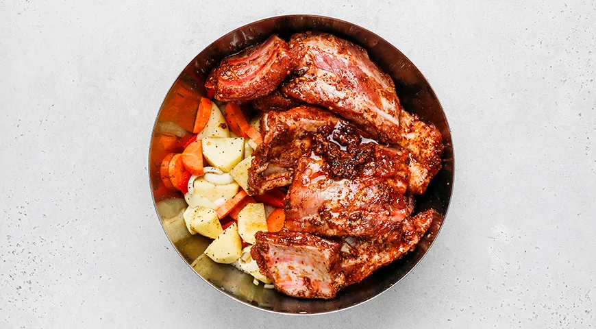 Свиные рёбрышки, запечённые с картошкой (в рукаве)