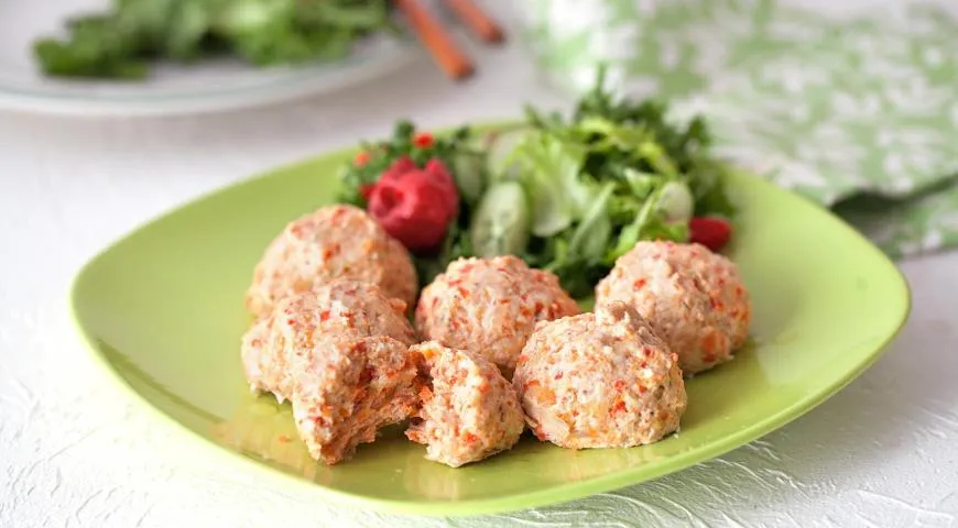 Куриные котлетки с овощами на пару