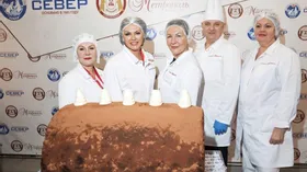 Пошли на рекорд: в Петербурге приготовили пирожное «картошка» весом 123 кг