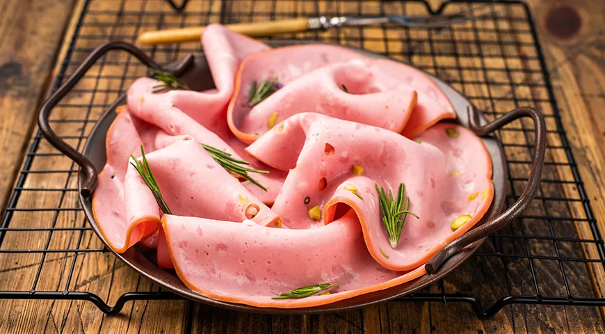 Мортаделла с фисташками