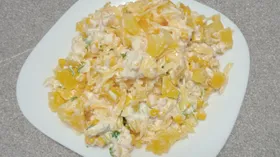 Салат с ананасами, сыром и кукурузой