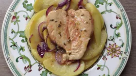 Курочка на яблоках