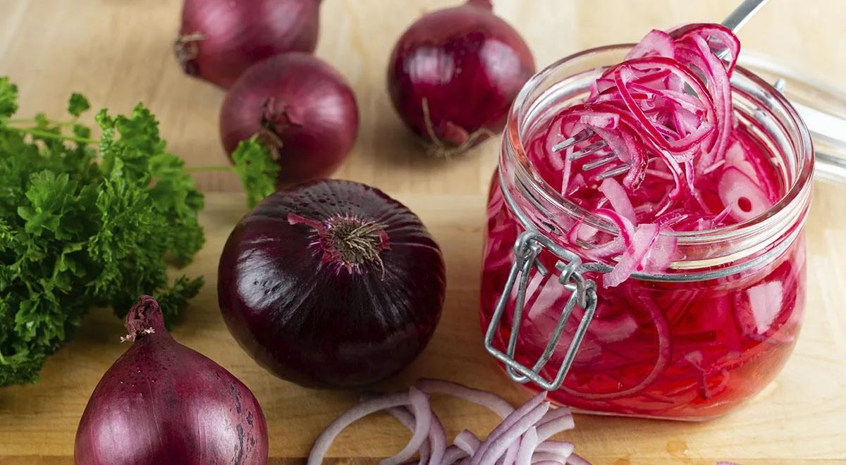 Рецепт маринованного красного лука на зиму